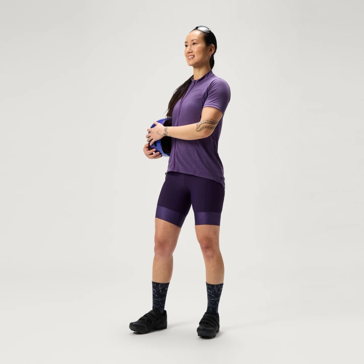Boczny profil damskich spodenek rowerowych z wkładką żelową 400 Series Endura Loop Waist Short Bramble.