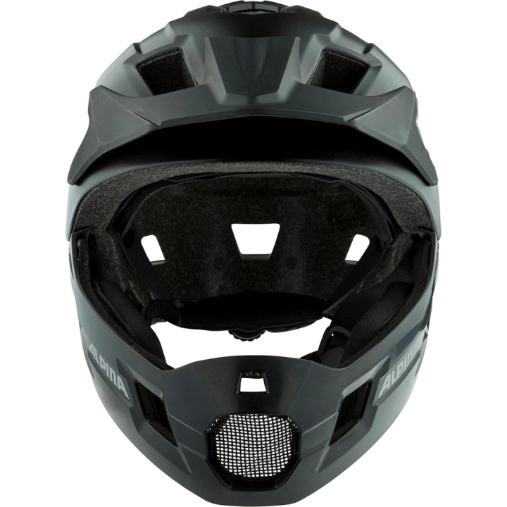 Juniorski kask full face ALPINA RUPI w kolorze matowej czerni w ujęciu od przodu, prezentujący solidną osłonę podbródka, regulowany daszek oraz szerokie pole widzenia dopasowane pod gogle.