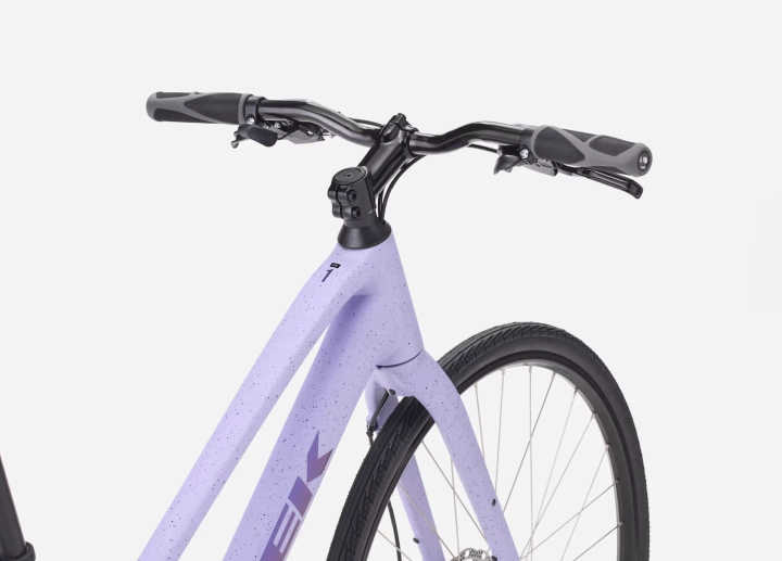 Kokpit i aluminiowa rama Alpha Gold roweru TREK FX 1 Midstep Lavender Haze