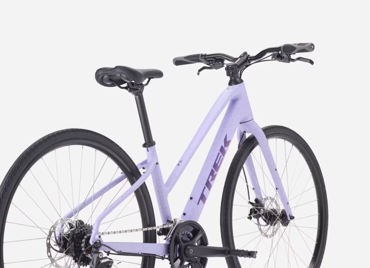 TREK FX 1 Midstep z niskim przekrokiem Lavender Haze - ujęcie 3/4 z przodu