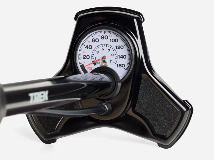 TrekChargerEUPump-63405-A-c.png